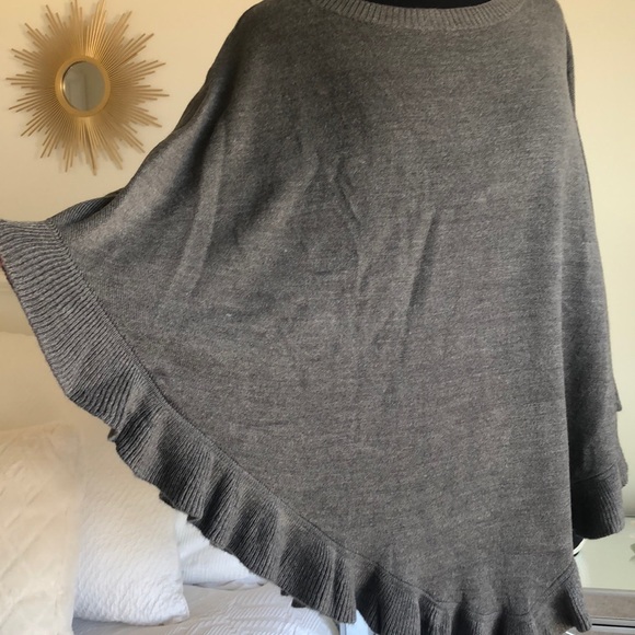 Karen Scott ruffled poncho - Picture 3 of 6